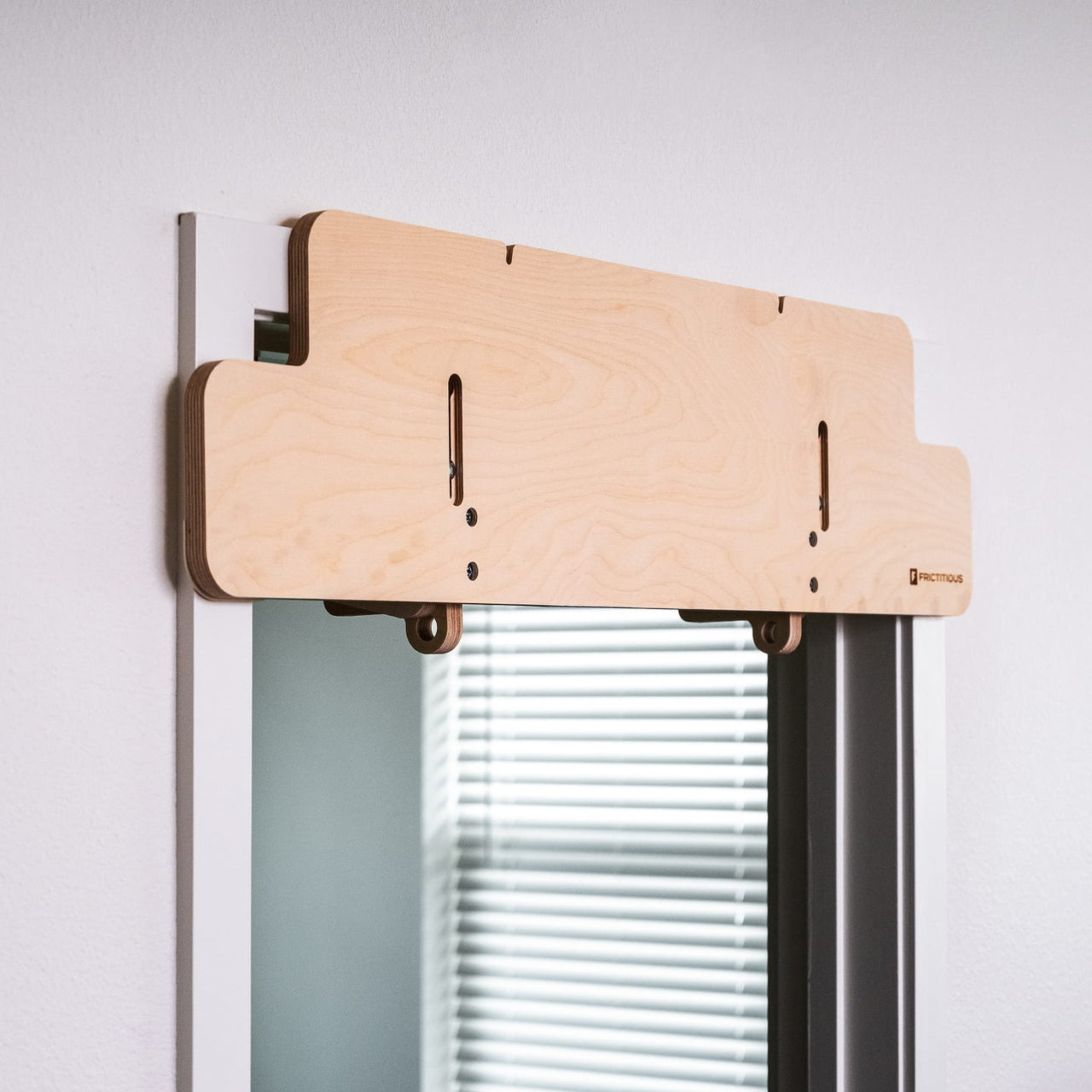 Doorway Mount installed in doorway to allow for no damage hangboardingat home.